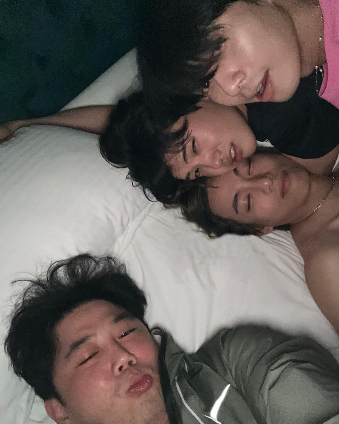 황조지 다음 우정여행 컨셉👩‍👩‍👧‍👧
연예계 대표 절친 모임@우가팸🤎 이번 여행 컨셉 어때?📸😜 이미지