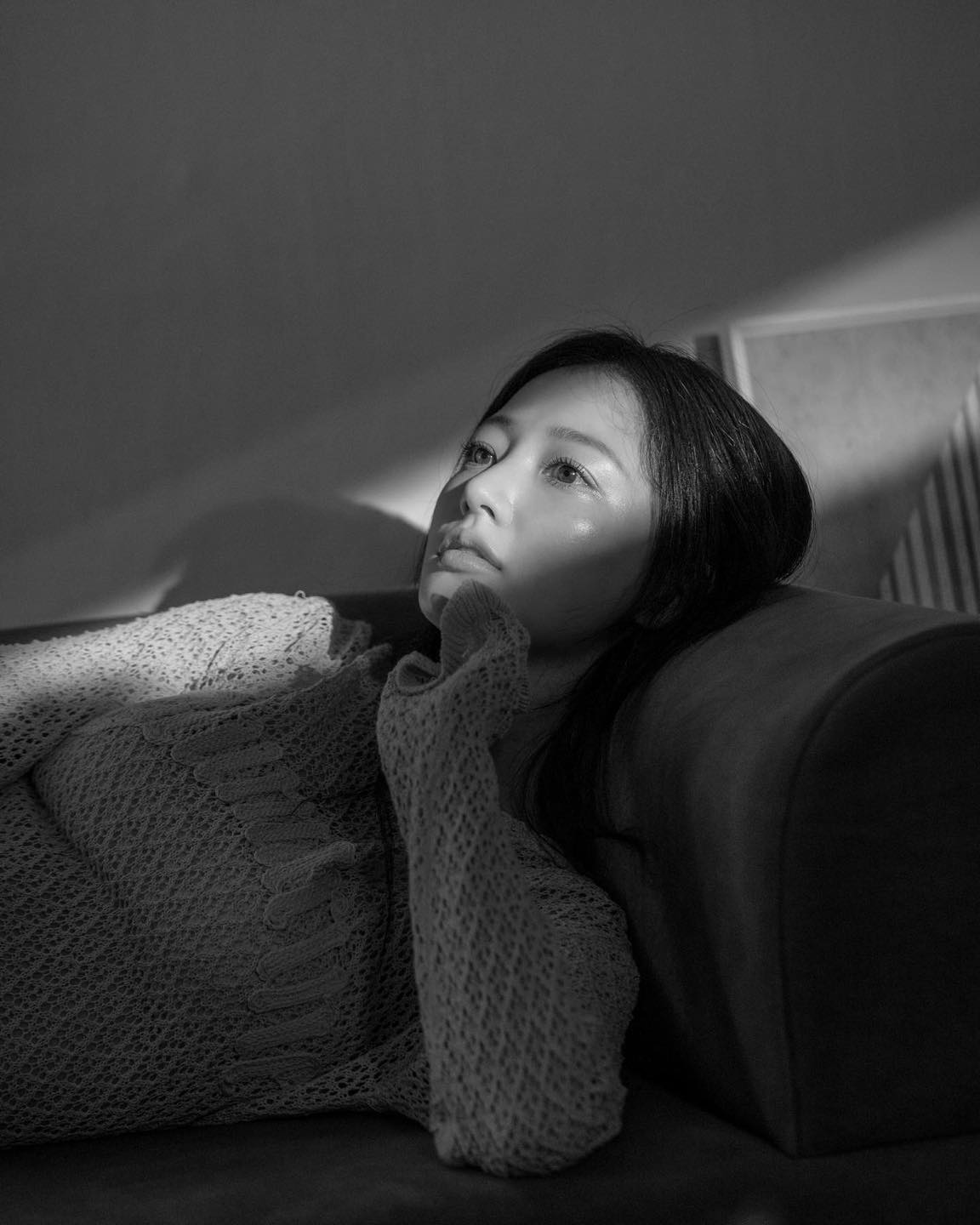 내남결 빌런👰🏻‍♀️연기천재@송하윤
이국적인 러블리 미모에 반전 마라맛 빌런 연기😤도파민 폭발🤯

tvN 월화드라마 '내 남편과 결혼해줘'에서 배우 송하윤이 선보인 빌런 연기가 최근 화제입니다. 그녀는 불륜녀 정수민 역할을 완벽 소화하며 배우 이이경과 함께 역대급 악역으로 많은 이들의 분노를 유발하고 있는데요. 매 회마다 악해지는 빌런들의 활약으로 도파민 가득한 전개에 시청자들의 관심이 더욱 쏠리고 있죠. 총 16부작인 '내 남편과 결혼해줘'는 어제인 1월 30일 방송된 10화 시청률이 10%를 넘으며 동시간대 1위를 차지하는 기록을 세웠습니다.

드라마 '내 남편과 결혼해줘'는 tvN 채널에서 매주 월, 화 오후 8시 50분에 방송됩니다. 📺 이미지10