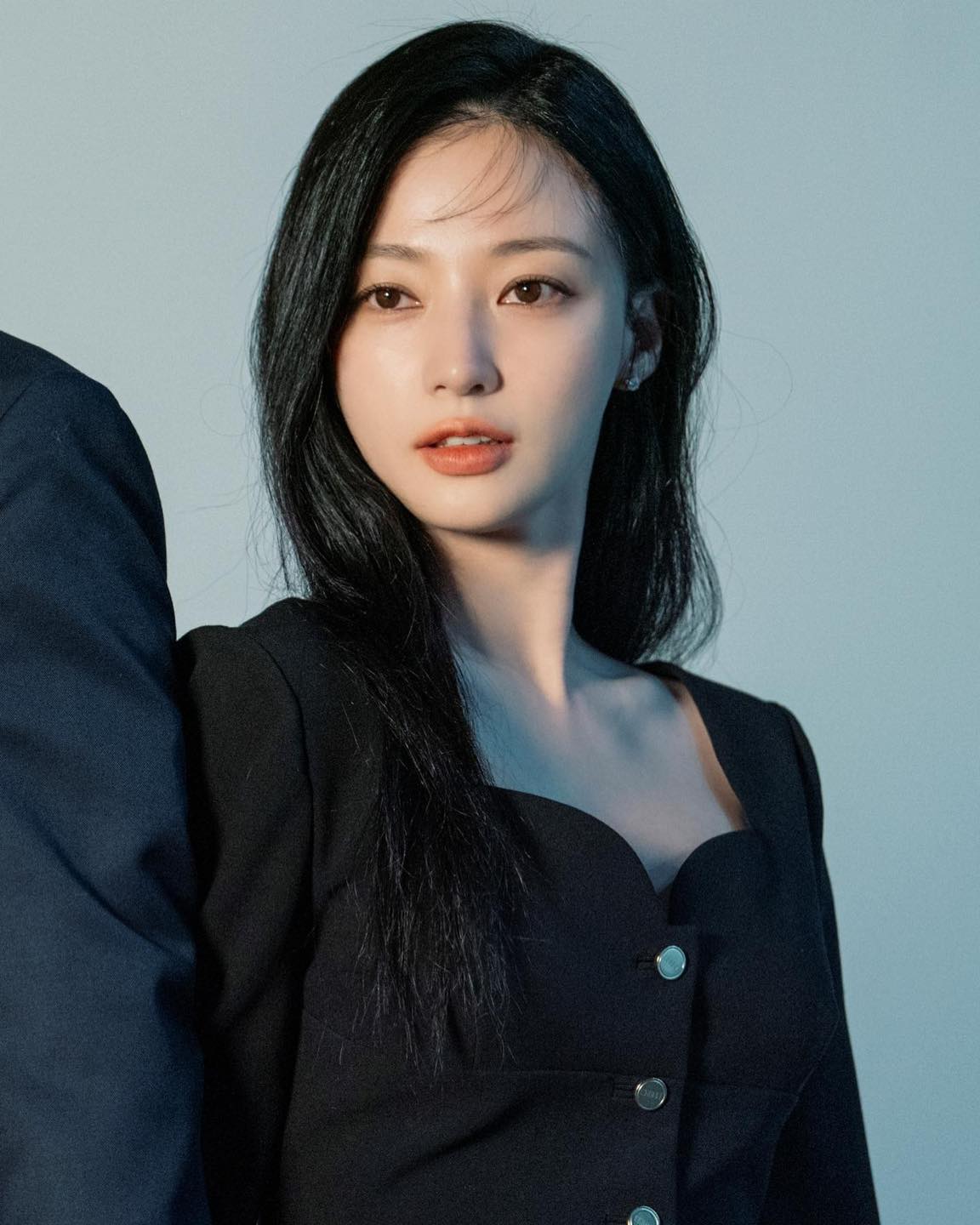 내남결 빌런👰🏻‍♀️연기천재@송하윤
이국적인 러블리 미모에 반전 마라맛 빌런 연기😤도파민 폭발🤯

tvN 월화드라마 '내 남편과 결혼해줘'에서 배우 송하윤이 선보인 빌런 연기가 최근 화제입니다. 그녀는 불륜녀 정수민 역할을 완벽 소화하며 배우 이이경과 함께 역대급 악역으로 많은 이들의 분노를 유발하고 있는데요. 매 회마다 악해지는 빌런들의 활약으로 도파민 가득한 전개에 시청자들의 관심이 더욱 쏠리고 있죠. 총 16부작인 '내 남편과 결혼해줘'는 어제인 1월 30일 방송된 10화 시청률이 10%를 넘으며 동시간대 1위를 차지하는 기록을 세웠습니다.

드라마 '내 남편과 결혼해줘'는 tvN 채널에서 매주 월, 화 오후 8시 50분에 방송됩니다. 📺 이미지5