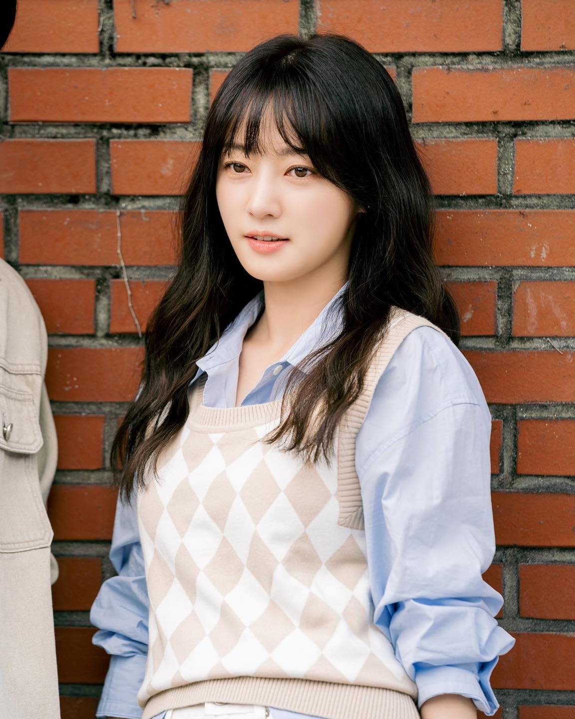 내남결 빌런👰🏻‍♀️연기천재@송하윤
이국적인 러블리 미모에 반전 마라맛 빌런 연기😤도파민 폭발🤯

tvN 월화드라마 '내 남편과 결혼해줘'에서 배우 송하윤이 선보인 빌런 연기가 최근 화제입니다. 그녀는 불륜녀 정수민 역할을 완벽 소화하며 배우 이이경과 함께 역대급 악역으로 많은 이들의 분노를 유발하고 있는데요. 매 회마다 악해지는 빌런들의 활약으로 도파민 가득한 전개에 시청자들의 관심이 더욱 쏠리고 있죠. 총 16부작인 '내 남편과 결혼해줘'는 어제인 1월 30일 방송된 10화 시청률이 10%를 넘으며 동시간대 1위를 차지하는 기록을 세웠습니다.

드라마 '내 남편과 결혼해줘'는 tvN 채널에서 매주 월, 화 오후 8시 50분에 방송됩니다. 📺 이미지4