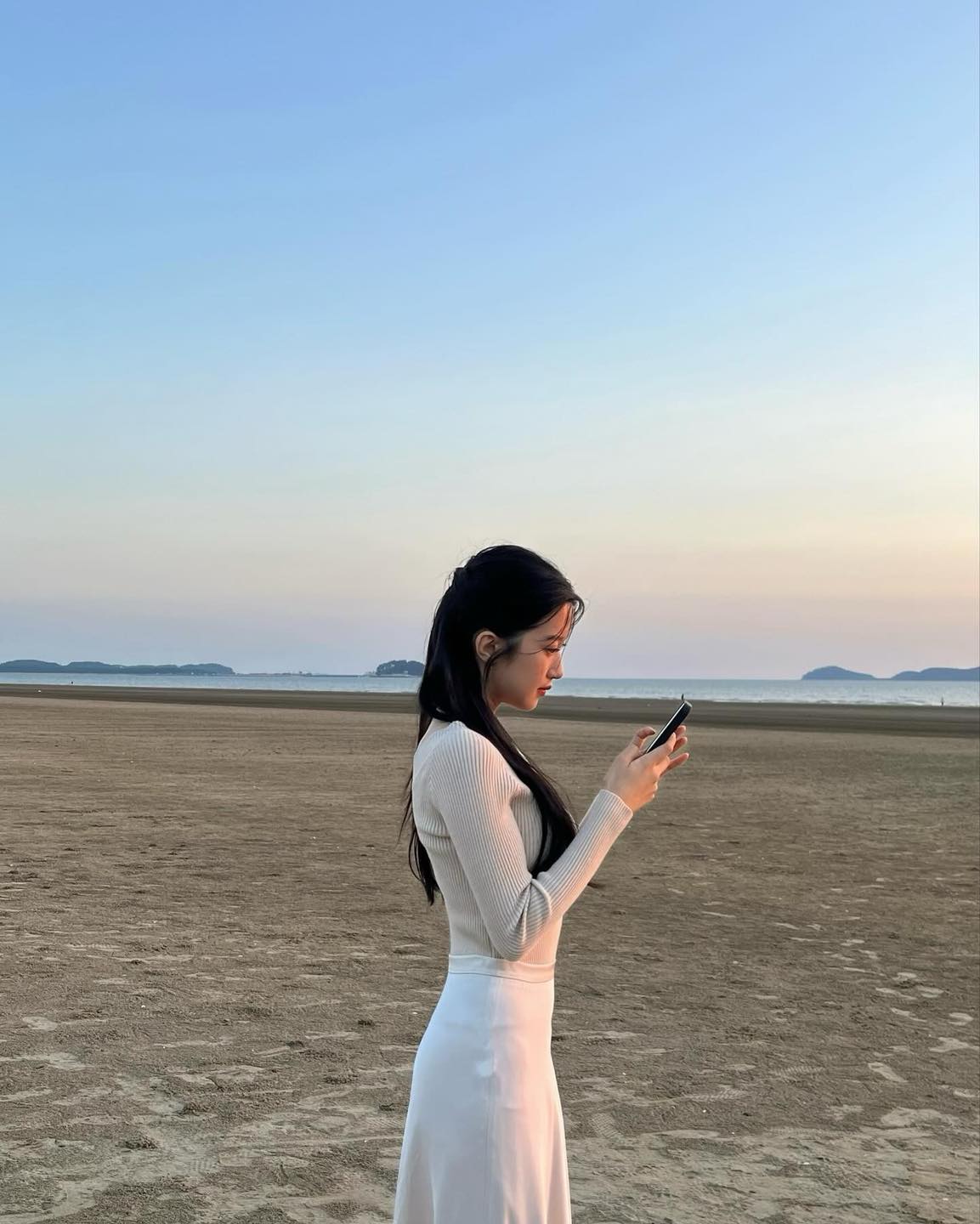 청순미 문가영🤍화이트 니트 코디 이미지4