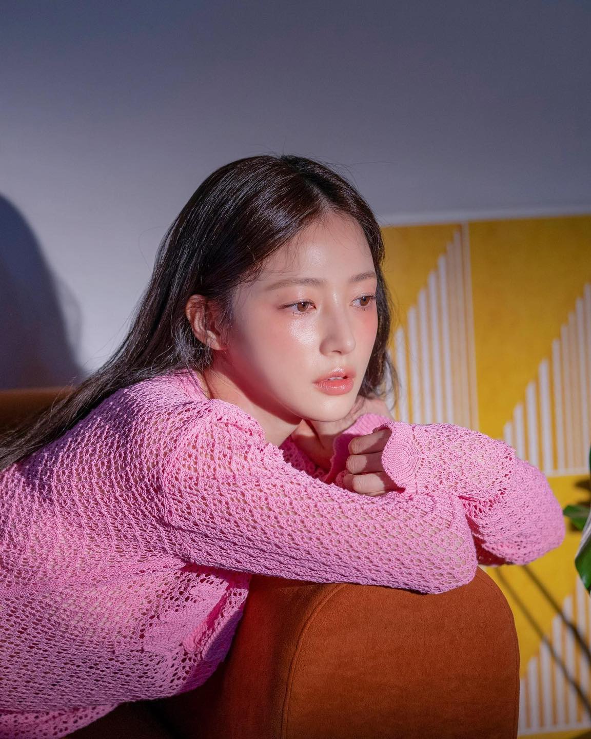 내남결 빌런👰🏻‍♀️연기천재@송하윤
이국적인 러블리 미모에 반전 마라맛 빌런 연기😤도파민 폭발🤯

tvN 월화드라마 '내 남편과 결혼해줘'에서 배우 송하윤이 선보인 빌런 연기가 최근 화제입니다. 그녀는 불륜녀 정수민 역할을 완벽 소화하며 배우 이이경과 함께 역대급 악역으로 많은 이들의 분노를 유발하고 있는데요. 매 회마다 악해지는 빌런들의 활약으로 도파민 가득한 전개에 시청자들의 관심이 더욱 쏠리고 있죠. 총 16부작인 '내 남편과 결혼해줘'는 어제인 1월 30일 방송된 10화 시청률이 10%를 넘으며 동시간대 1위를 차지하는 기록을 세웠습니다.

드라마 '내 남편과 결혼해줘'는 tvN 채널에서 매주 월, 화 오후 8시 50분에 방송됩니다. 📺 이미지3