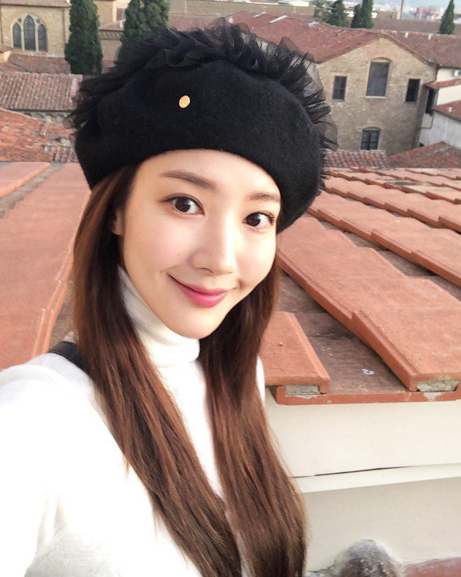베레모로 러블리 한스푼 더해🧑🏻‍🎨❤️ 이미지8