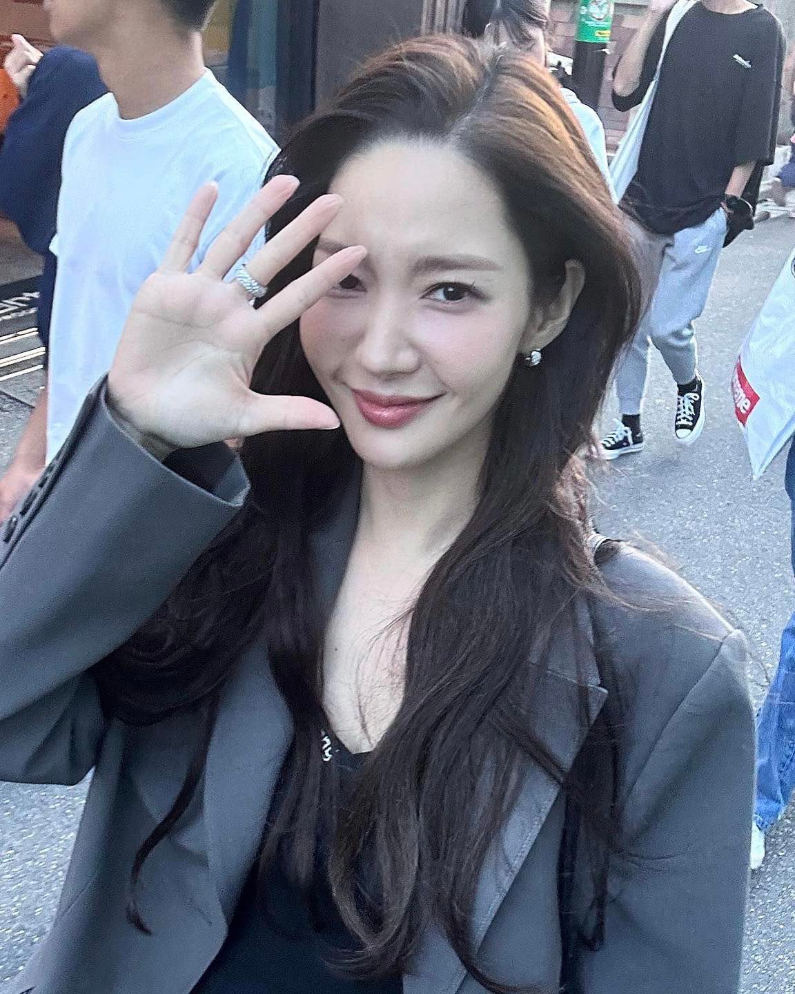 민영언니로 미리보는 봄출근룩👩🏻‍💼 이미지