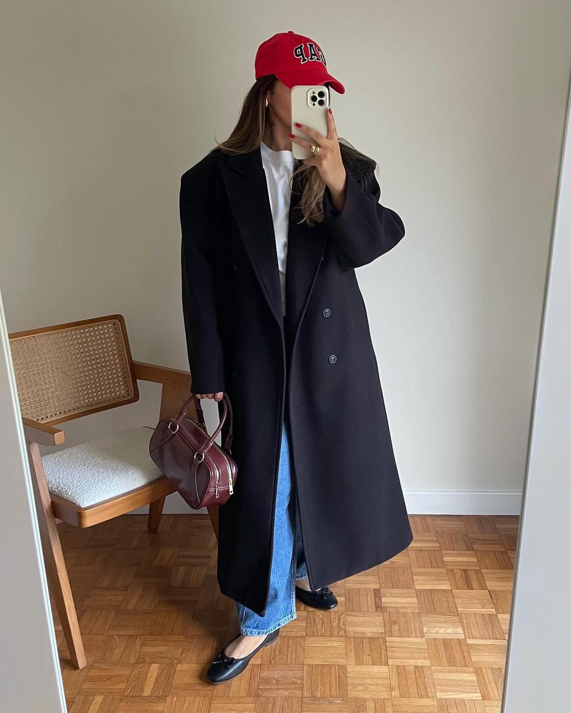 롱코트에 볼캡으로 포인트🧢🧥 이미지