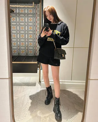 셀린느 올해 신상🤎🖤빅투아르백 이미지