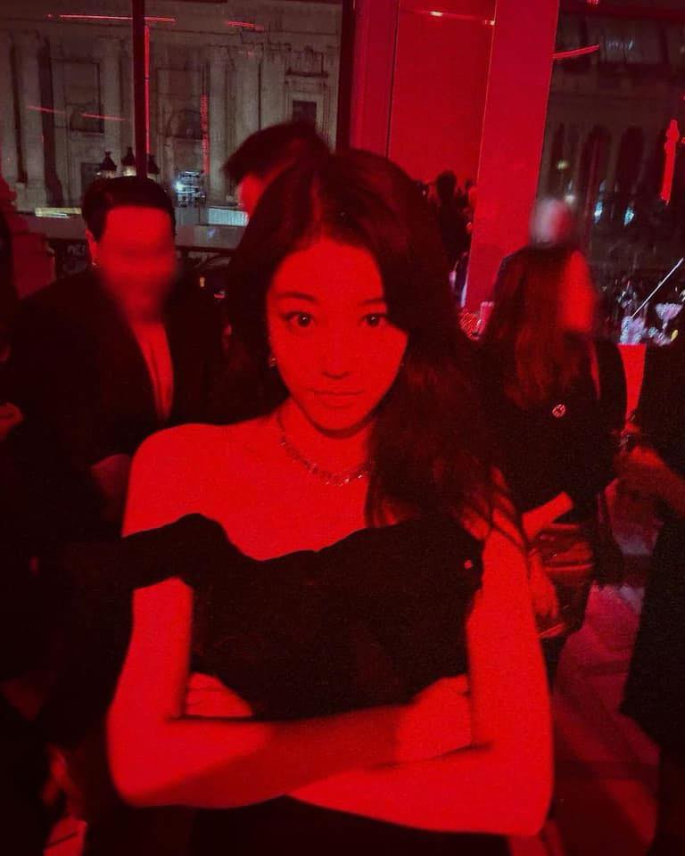 까르띠에 두 여신의 만남💍♥️
지수와 노윤서의 얼굴합🖤 프랑스 까르띠에 행사에서 만난 둘👯♀️ 이미지10