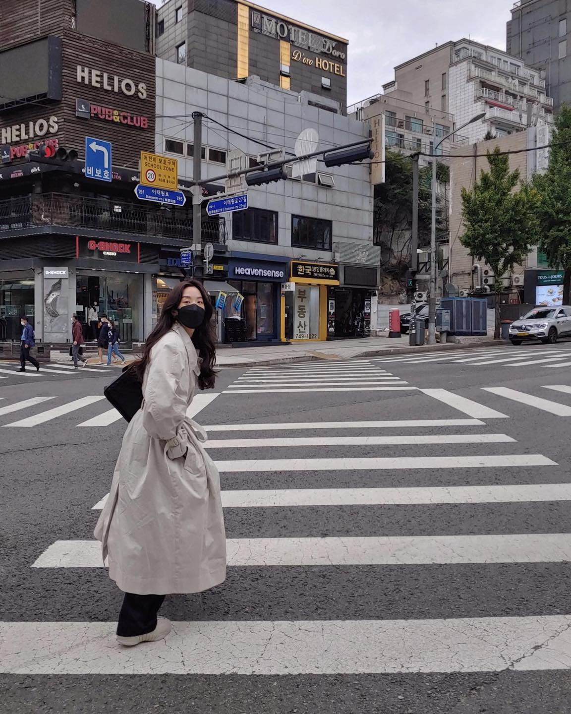 슬슬 트렌치 꺼내야 할 날씨🧥 이미지