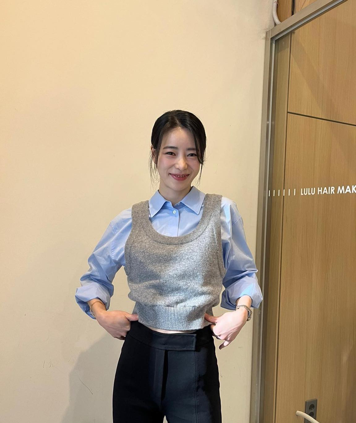 아우터 속 셔츠+니트조끼 조합🩶 이미지3