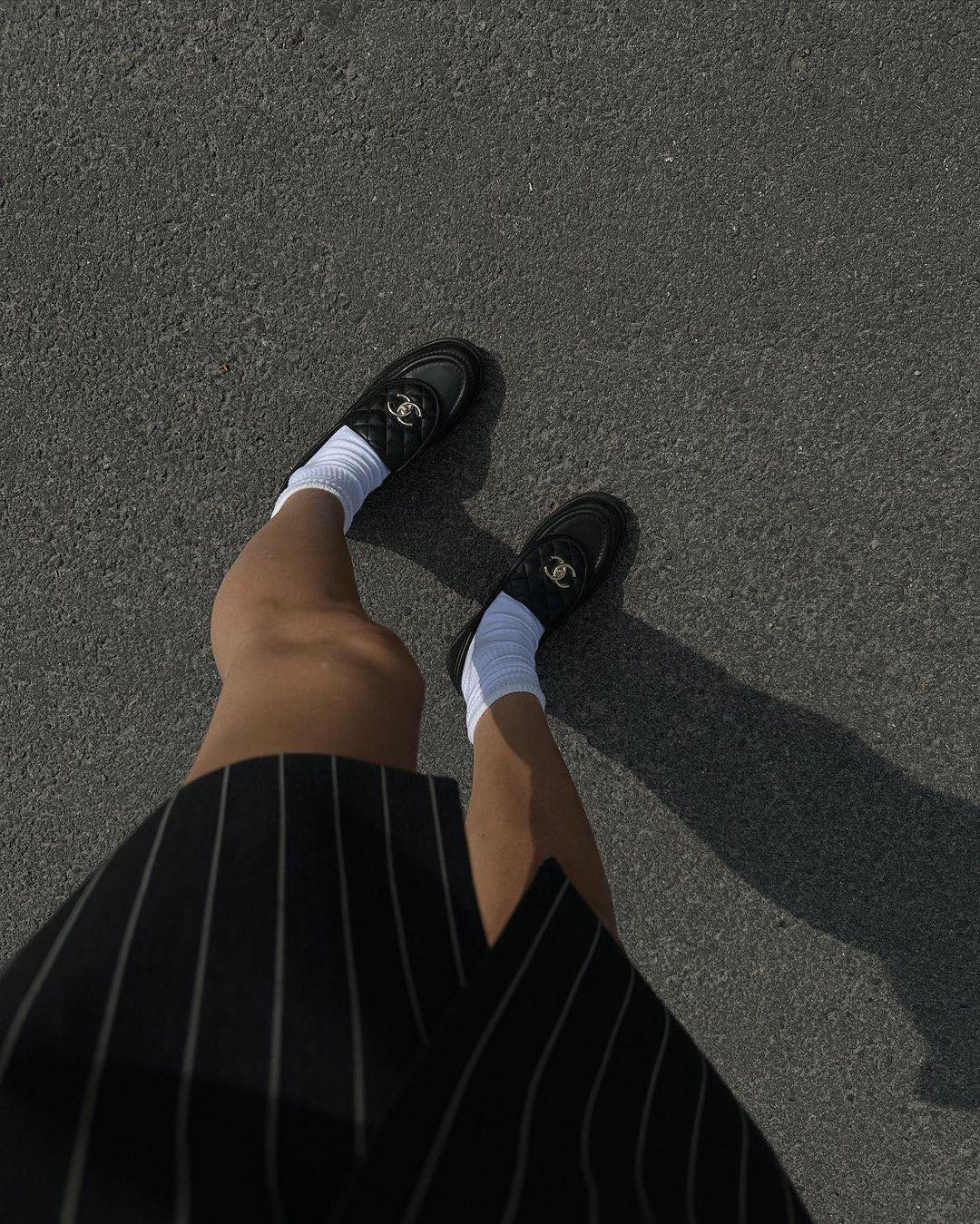 갖고싶은 블링블링🖤🤍샤넬 로퍼
로고만으로 포인트가 되는 샤넬 로퍼 추천 3✨📝

1 + 4 + 7. 샤넬 로퍼 램스킨 & 골드 메탈 블랙

2 + 5 + 8. 샤넬 로퍼 샤이니 카프스킨 & 블랙

3 + 6 + 9. 샤넬 cc로고 투톤 로퍼 이미지