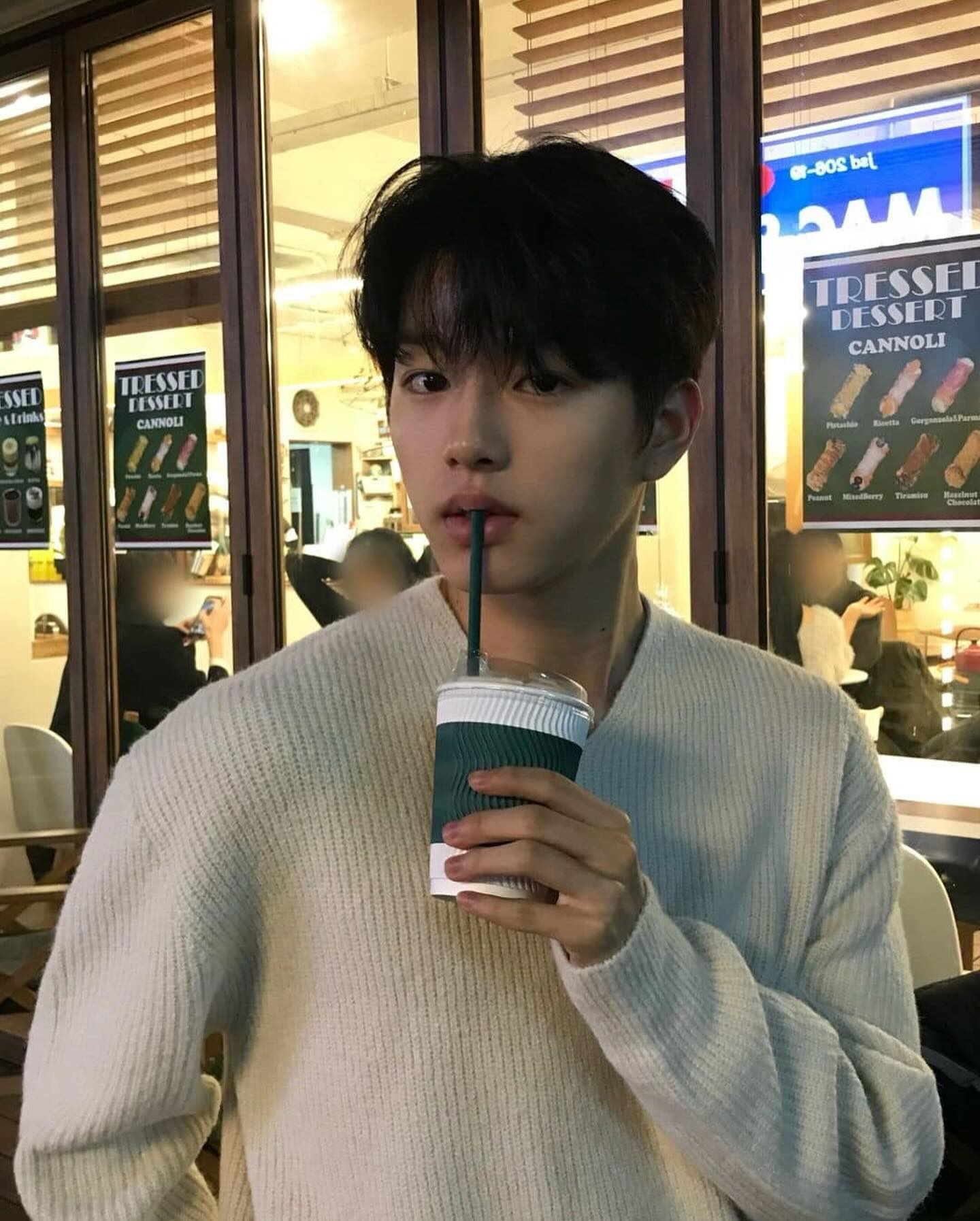 잘 커서 돌아온 해남이🖤@이진우
프듀 해남이가 이렇게 컸다고?🫢송강, 공유, 엘이 보이는 얼굴😍 이미지2