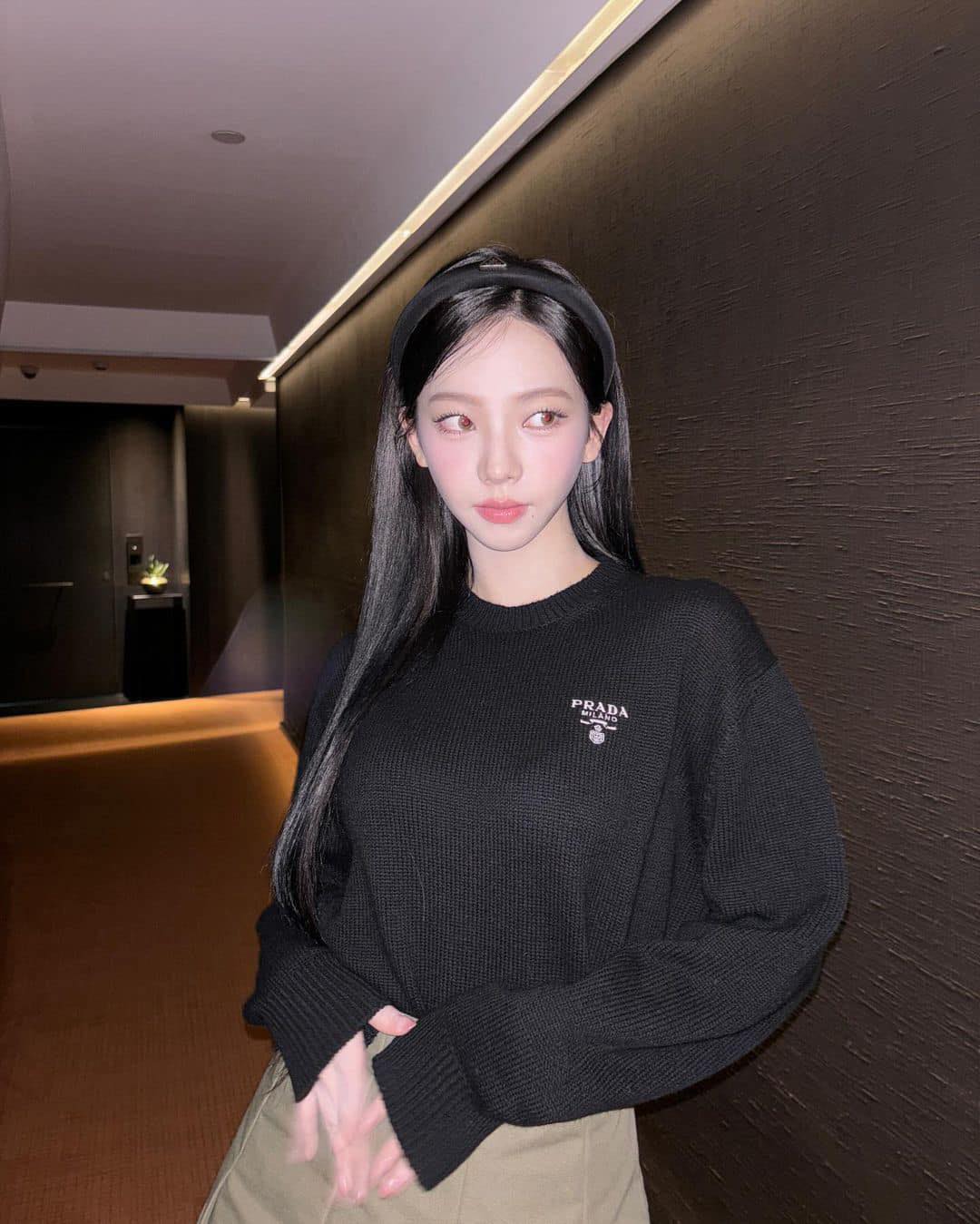 블랙니트는 로고가 중요해🖤 이미지2