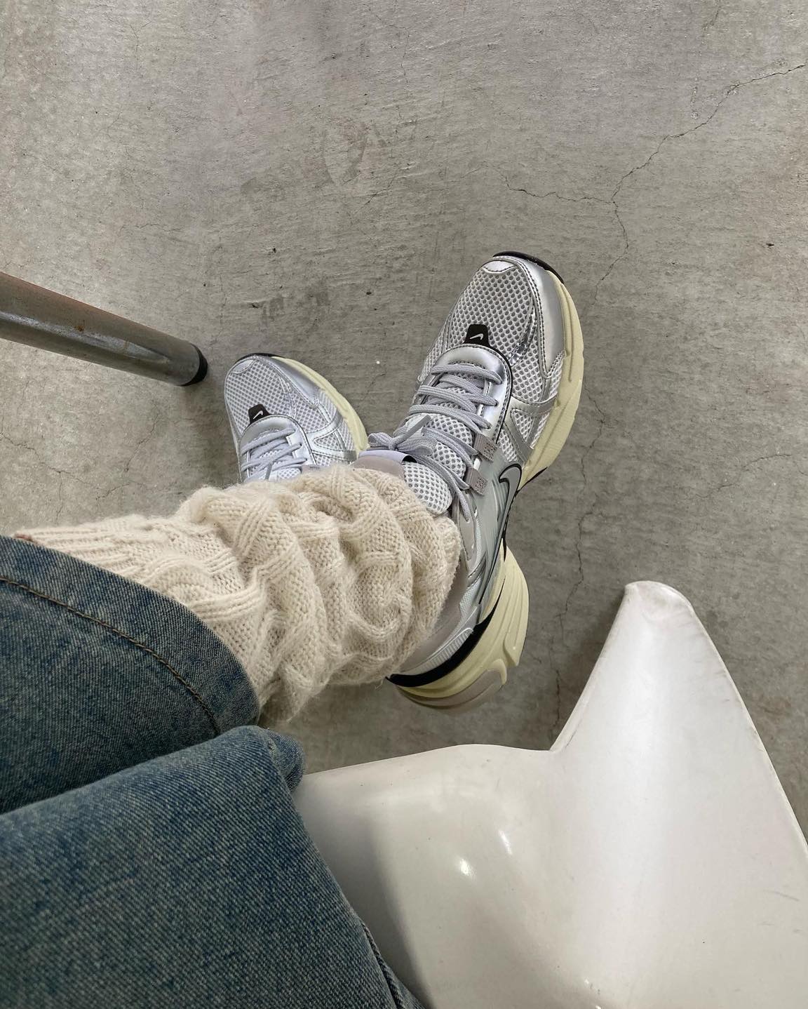 이청아의 나이키 운동화 정보👟🤍
나이키 V2K RUN 실버💨 편하고 예뻐 @손민수해야지🛍️ 이미지3
