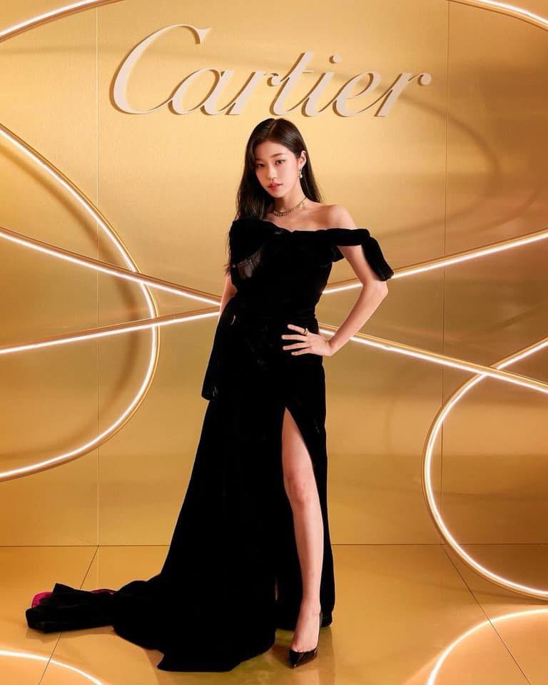 까르띠에 두 여신의 만남💍♥️
지수와 노윤서의 얼굴합🖤 프랑스 까르띠에 행사에서 만난 둘👯♀️ 이미지4