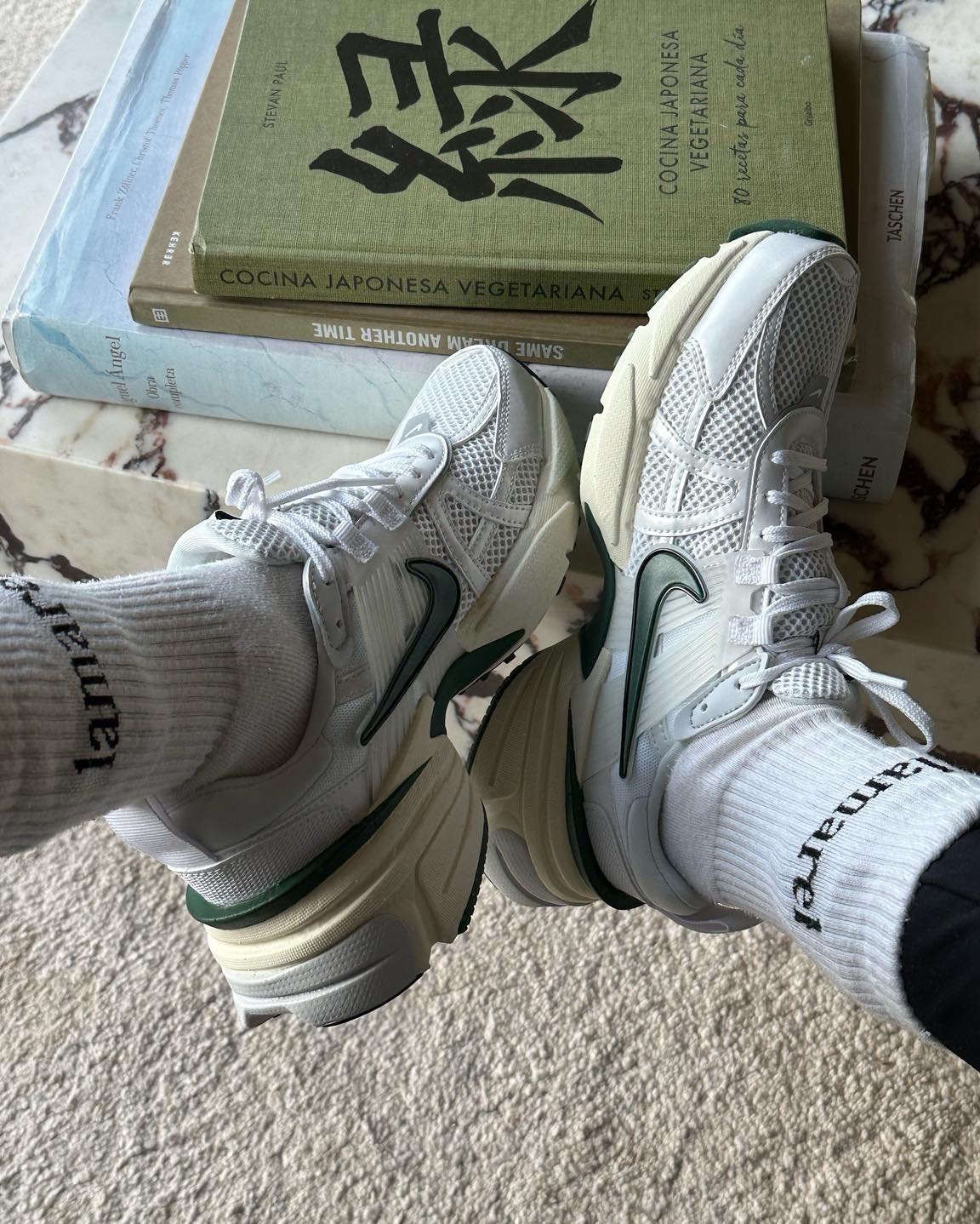 이청아의 나이키 운동화 정보👟🤍
나이키 V2K RUN 실버💨 편하고 예뻐 @손민수해야지🛍️ 이미지6