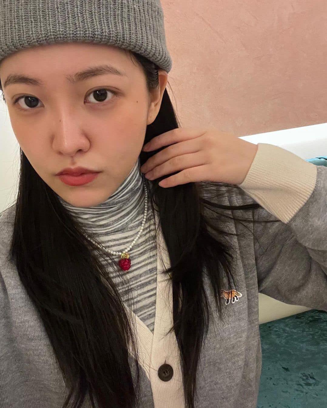 목폴라+목걸이로 센스 더해✨ 이미지