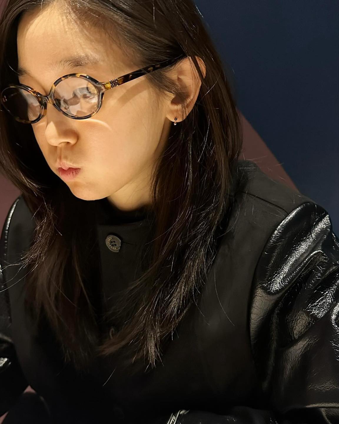 박소담 데일리템👓@뮤뮤 리가드
레오파드 패턴에 동글한 쉐입으로 귀여운 너드미@추가해👩🏻‍🏫 이미지