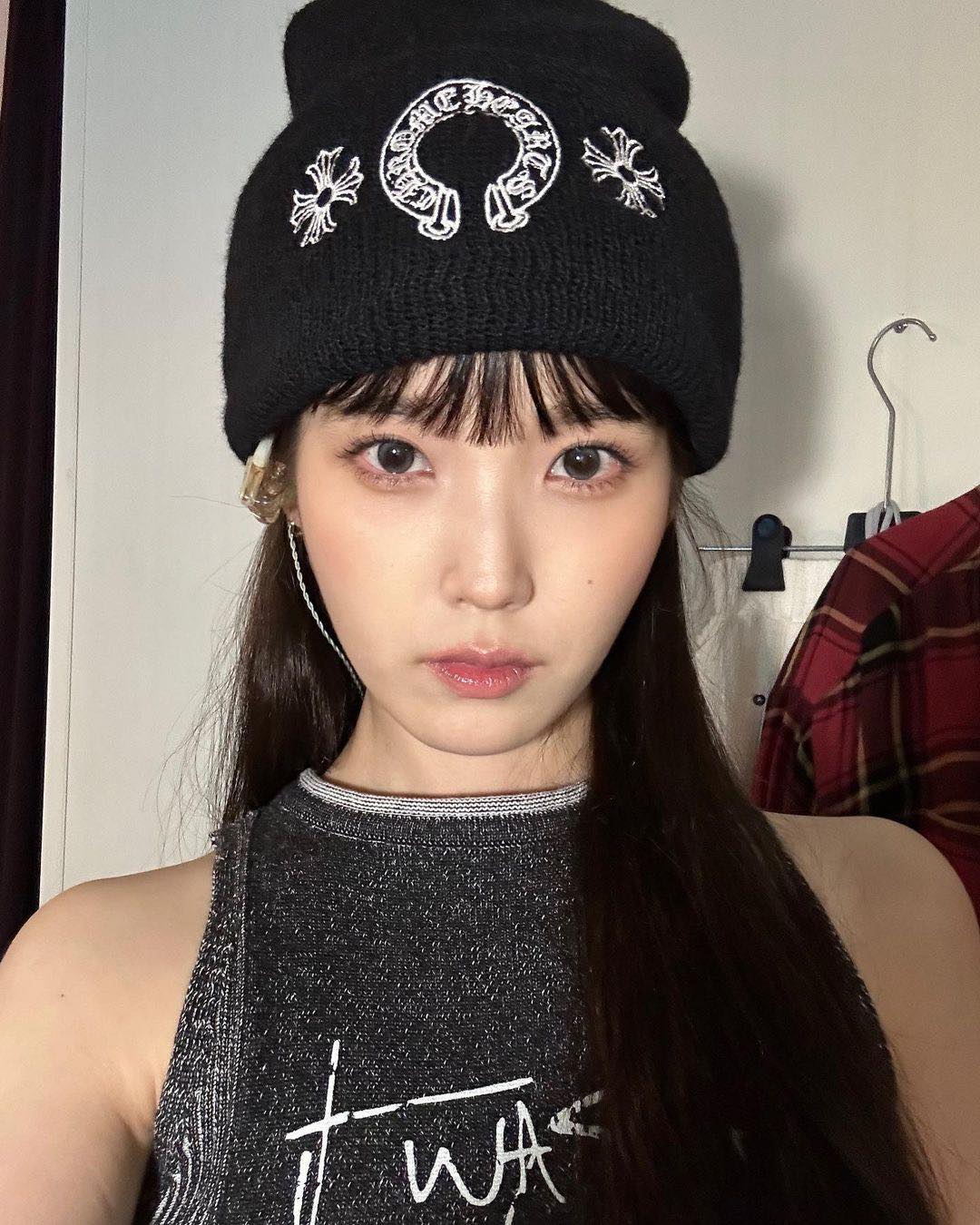 검정 비니로 시크한 맛 추가☑️ 이미지