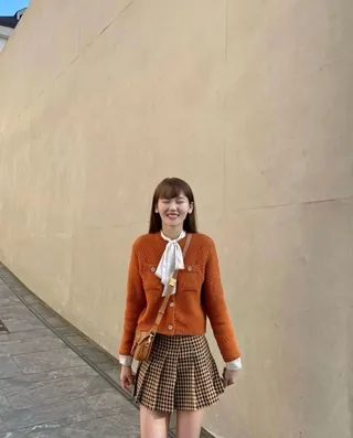 따뜻할 때 가디건에 미니스커트🩶 이미지