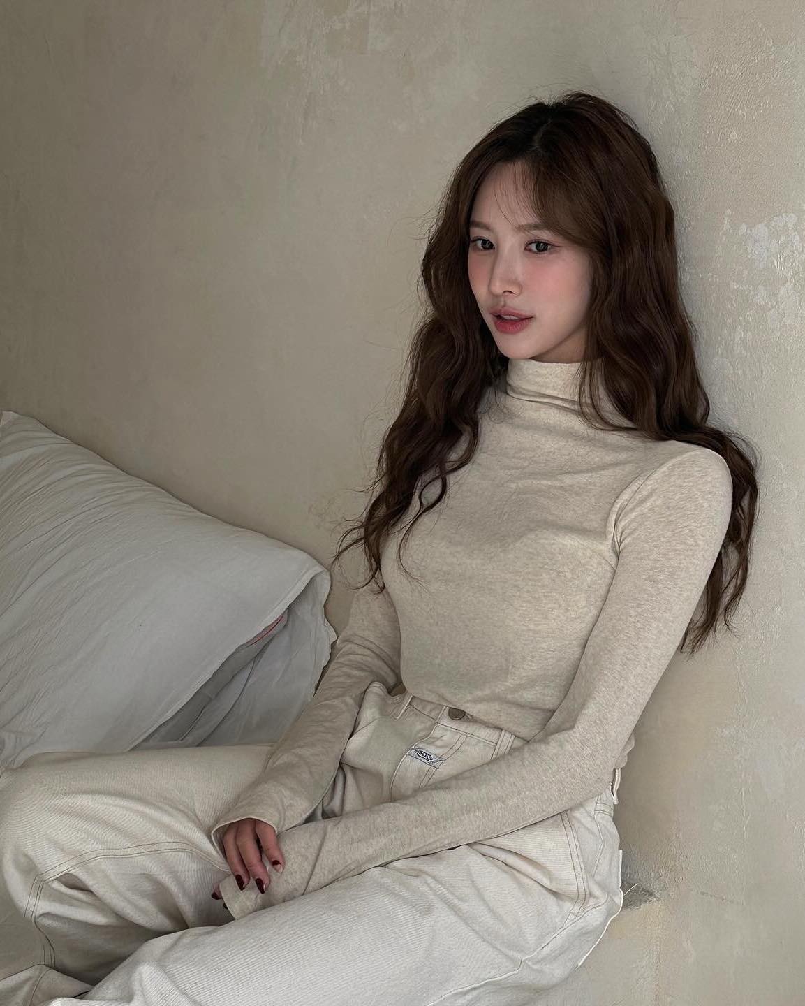 겉옷 안에 올화이트로 깔끔하게🤍 이미지