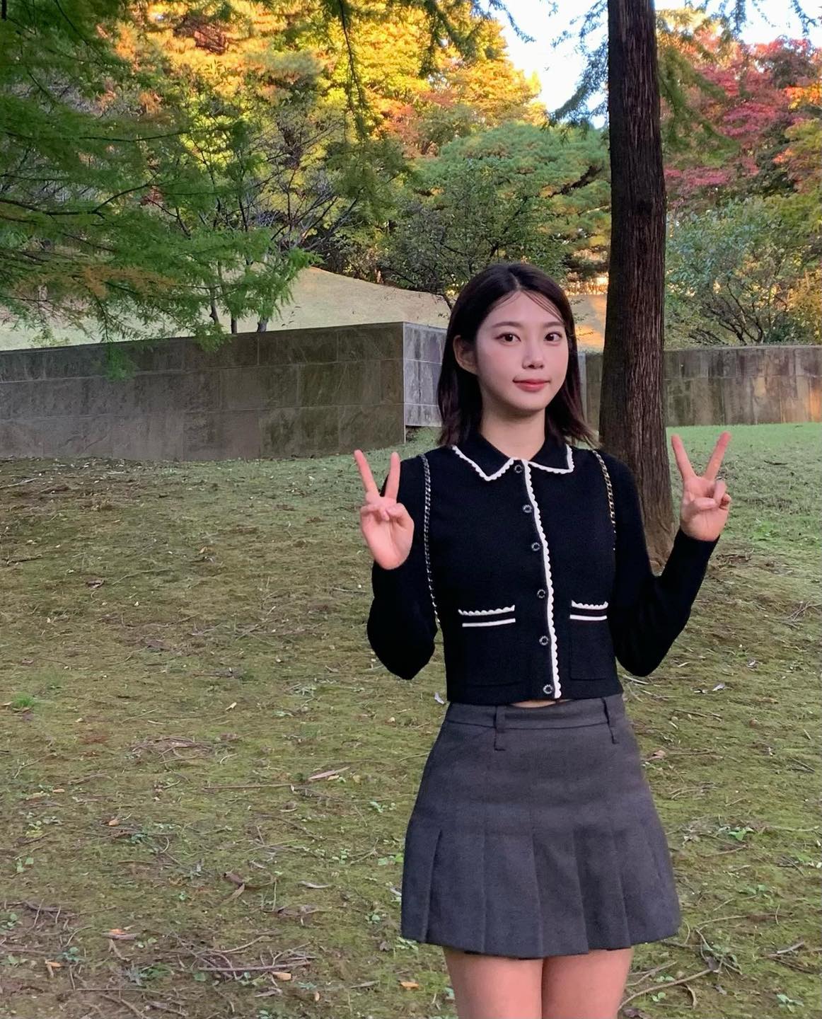 따뜻할 때 가디건에 미니스커트🩶 이미지
