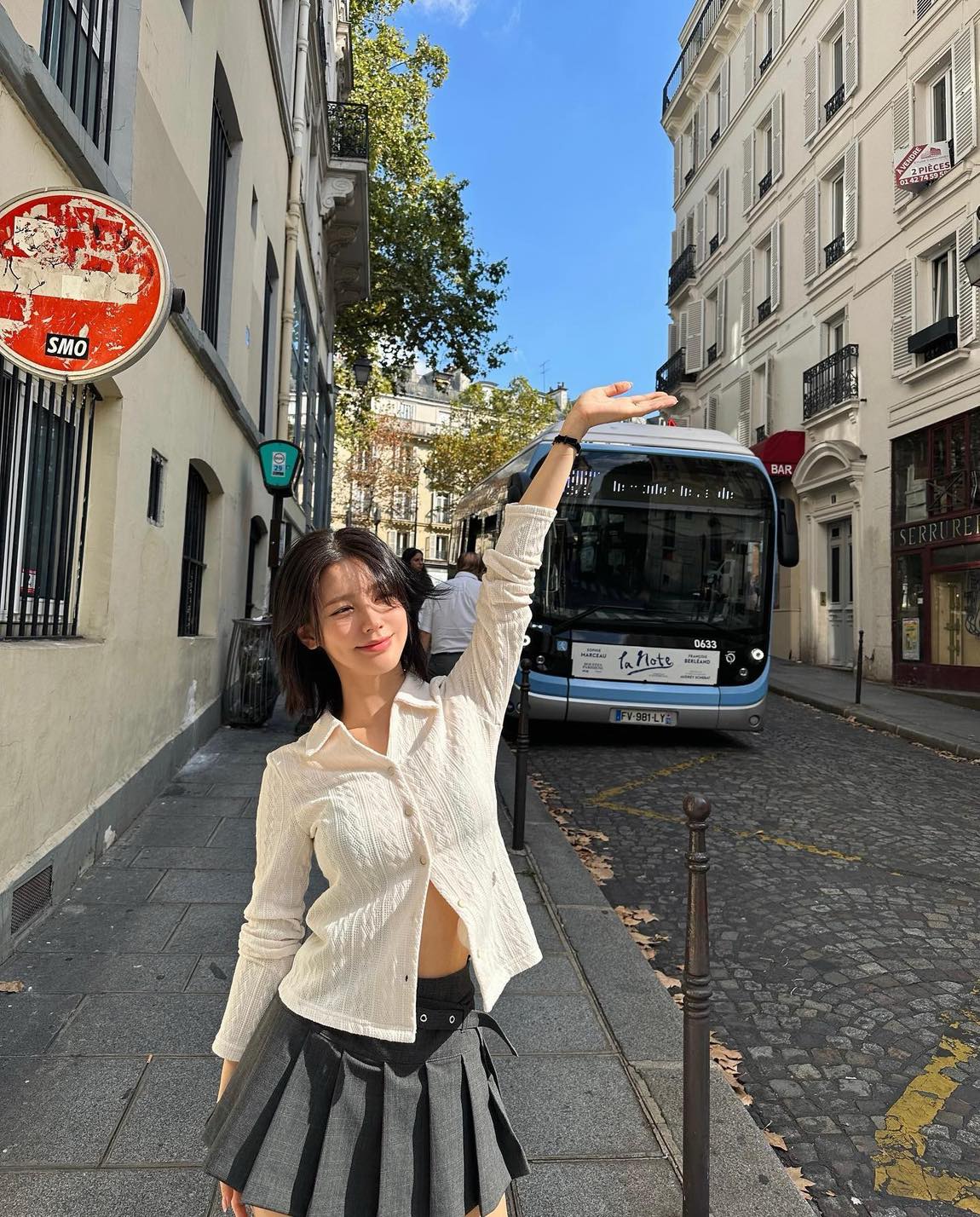 따뜻할 때 가디건에 미니스커트🩶 이미지