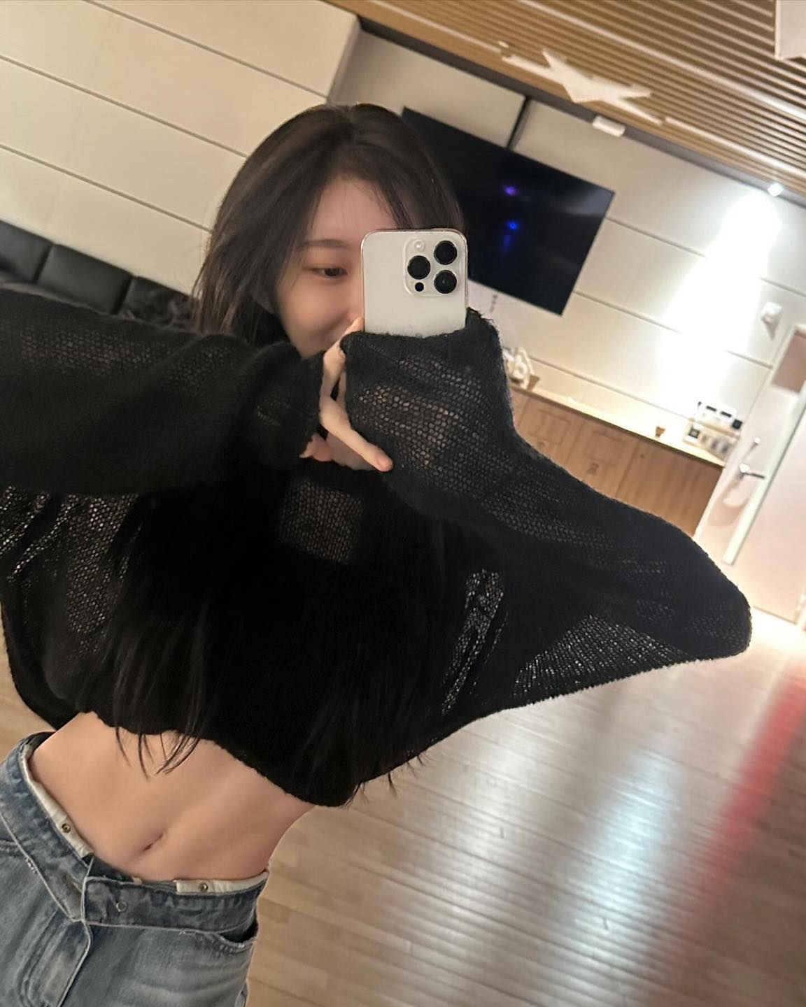 개미허리에 11자 복근❤️‍🔥@채령 이미지