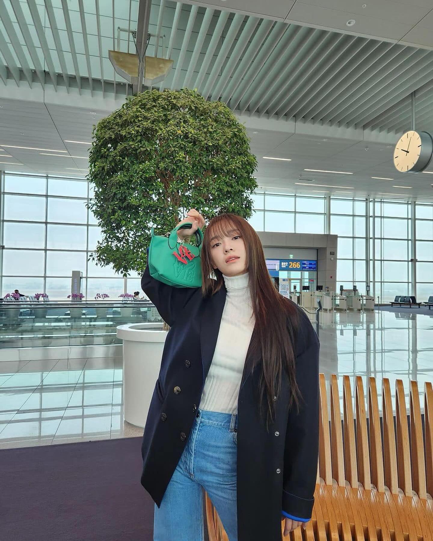 아직 밤엔 쌀쌀💨흰 목폴라🤍 이미지