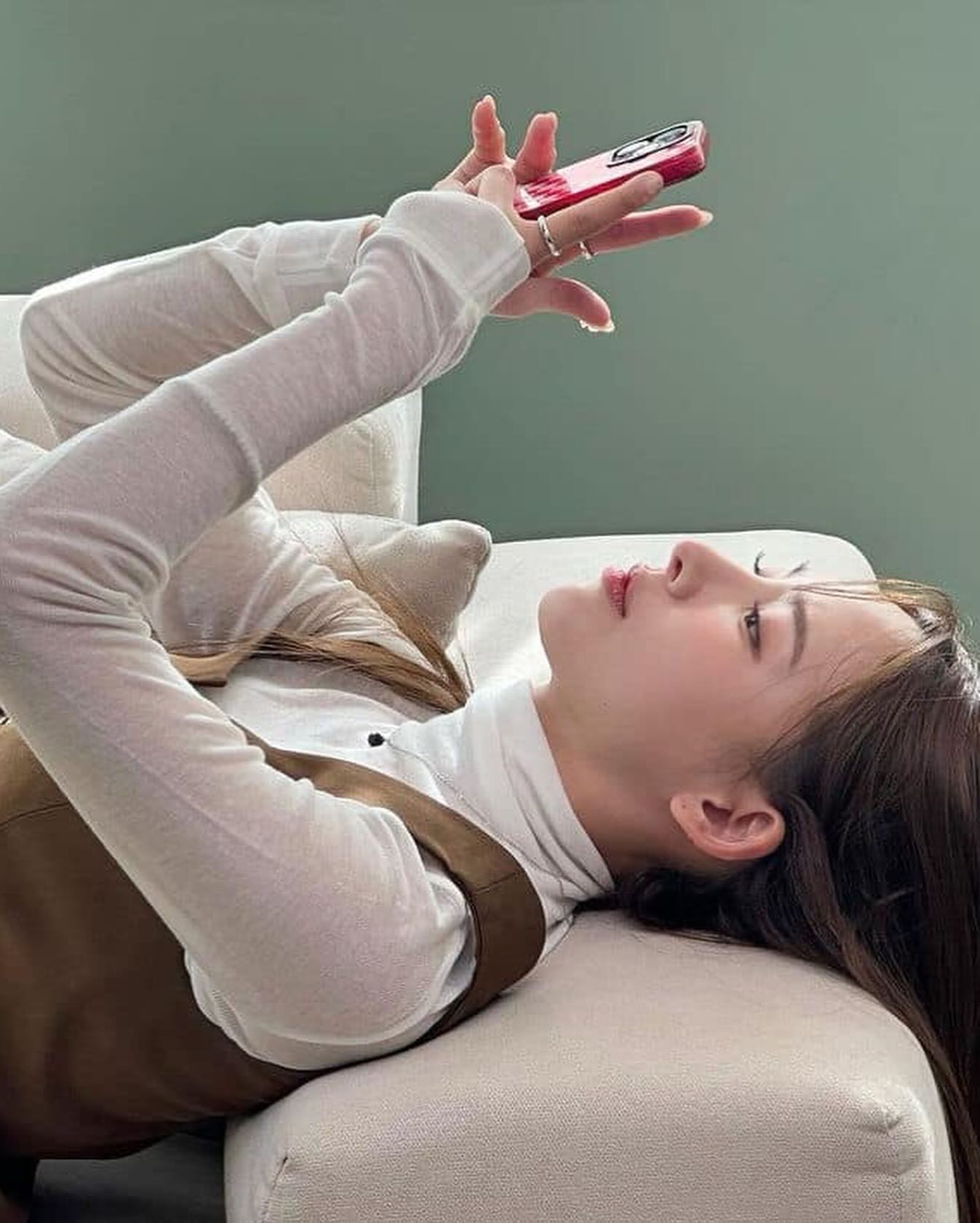 아직 밤엔 쌀쌀💨흰 목폴라🤍 이미지