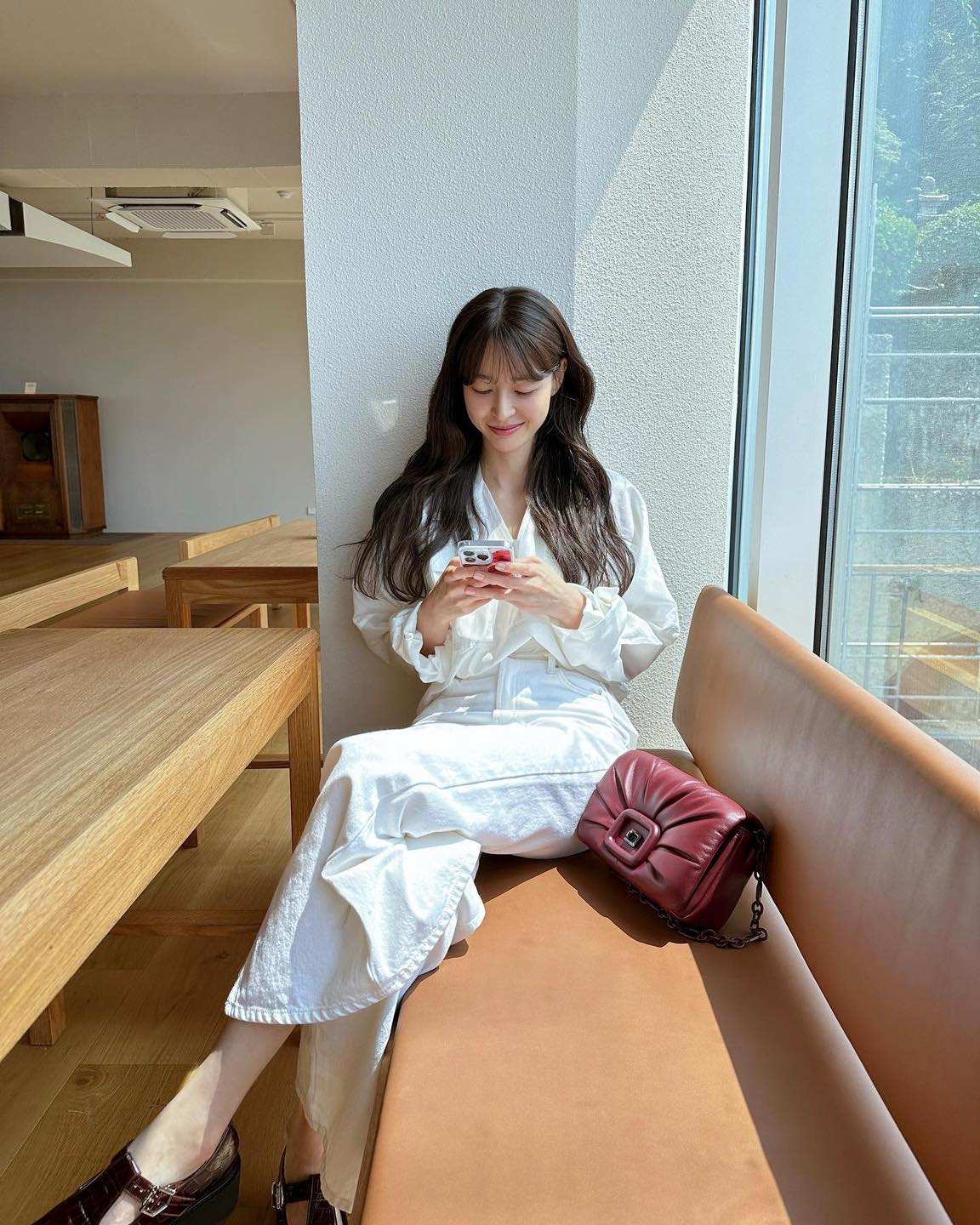 겉옷 안에 올화이트로 깔끔하게🤍 이미지