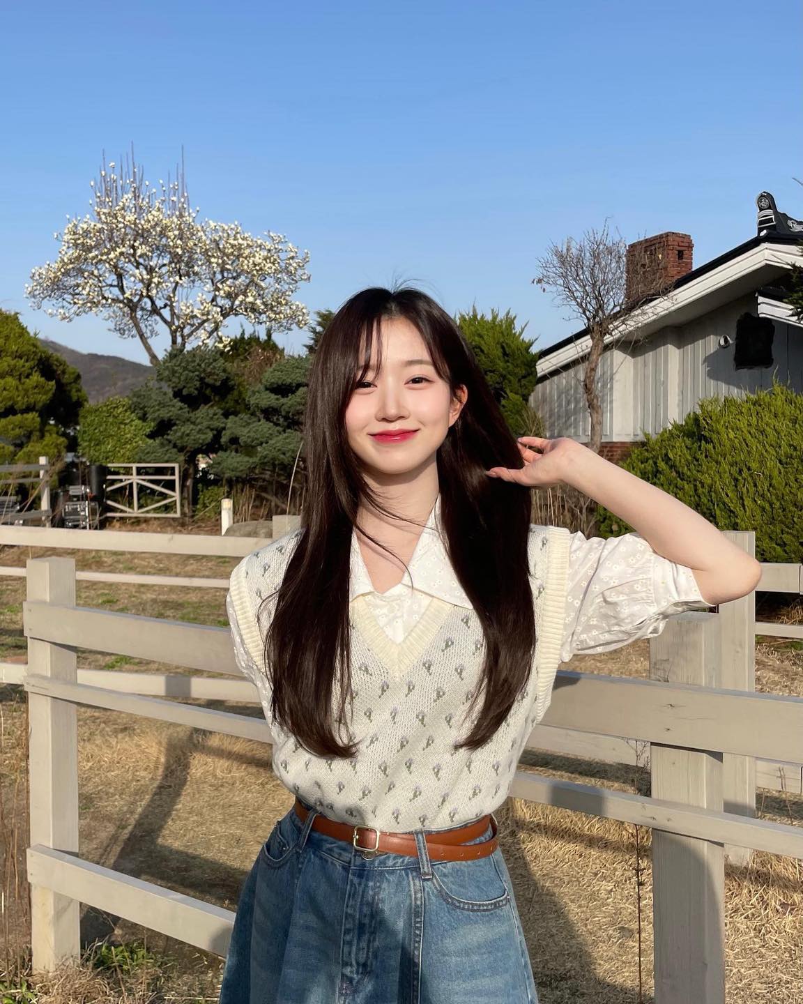 봄 청순무드는 데님스커트로🥣🤍 이미지