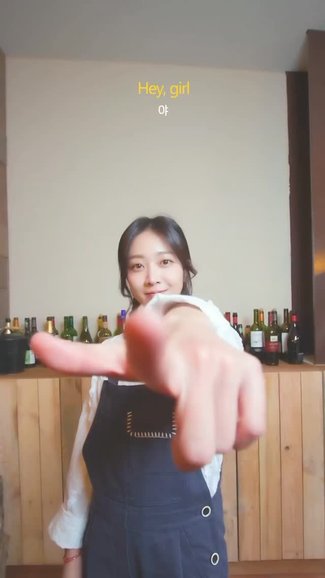 조보아x한가인x류혜영x라미란 역대급 케미🌍❤️

언니들의 매운맛 캠핑기를 담은 ’텐트 밖은 유럽‘ 남프랑스 편이 지난 18일 첫 방영을 맞이했습니다. 이번 시즌은 여성 출연자 4명이 함께 남프랑스의 아름다운 풍경 속에서 펼치는 캠핑 여행기를 담아냈는데요. 

’텐트 밖은 유럽‘ 남프랑스 편은 매주 일요일 저녁 7시 40분 tvN에서 방영됩니다. 아름다운 풍경과 맛있는 음식, 그리고 여배우들의 유쾌한 케미까지 놓치지 마세요. 이미지