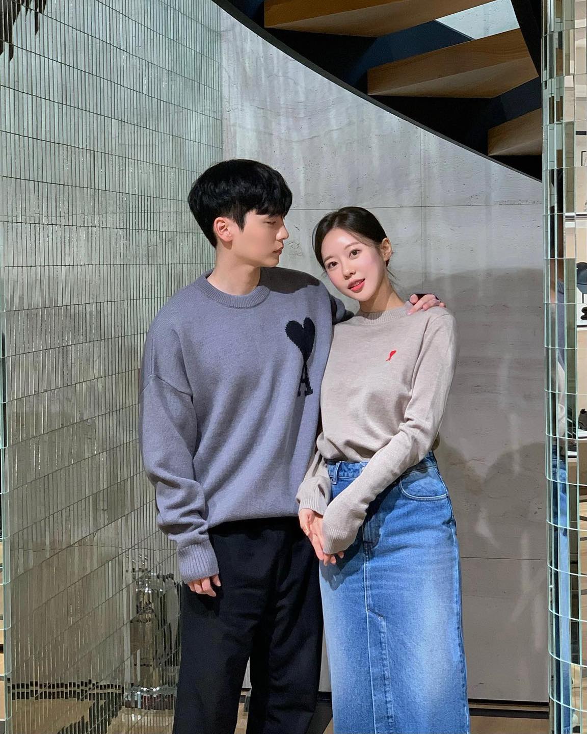 민영&주휘 커플니트👩‍❤️‍👨@예뻐❤️
갖고 싶은 로고 포인트🅰️ 아미 니트&가디건🧶봄까지 입기 좋아 이미지