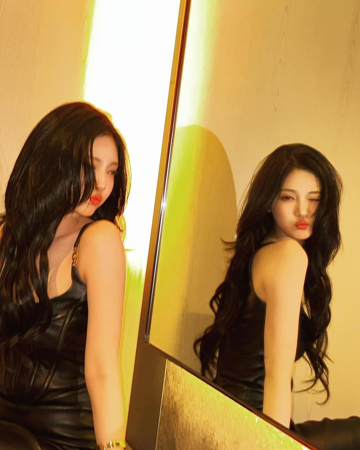 고급진 베르사체 공주 @닝닝🖤
도나텔라 베르사체가 완벽하다고 극찬한 그녀✨ 독보적 세련미 이미지2