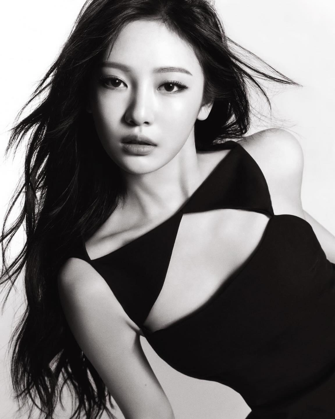 고급진 베르사체 공주 @닝닝🖤
도나텔라 베르사체가 완벽하다고 극찬한 그녀✨ 독보적 세련미 이미지7