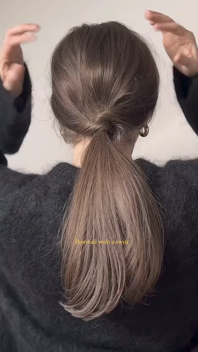 똥손도 가능한👱🏻‍♀️❤️머리 묶기 꿀팁
센스있게 머리끈 숨겨서 깔끔하게 완성 @따라해봐🌪️ 이미지
