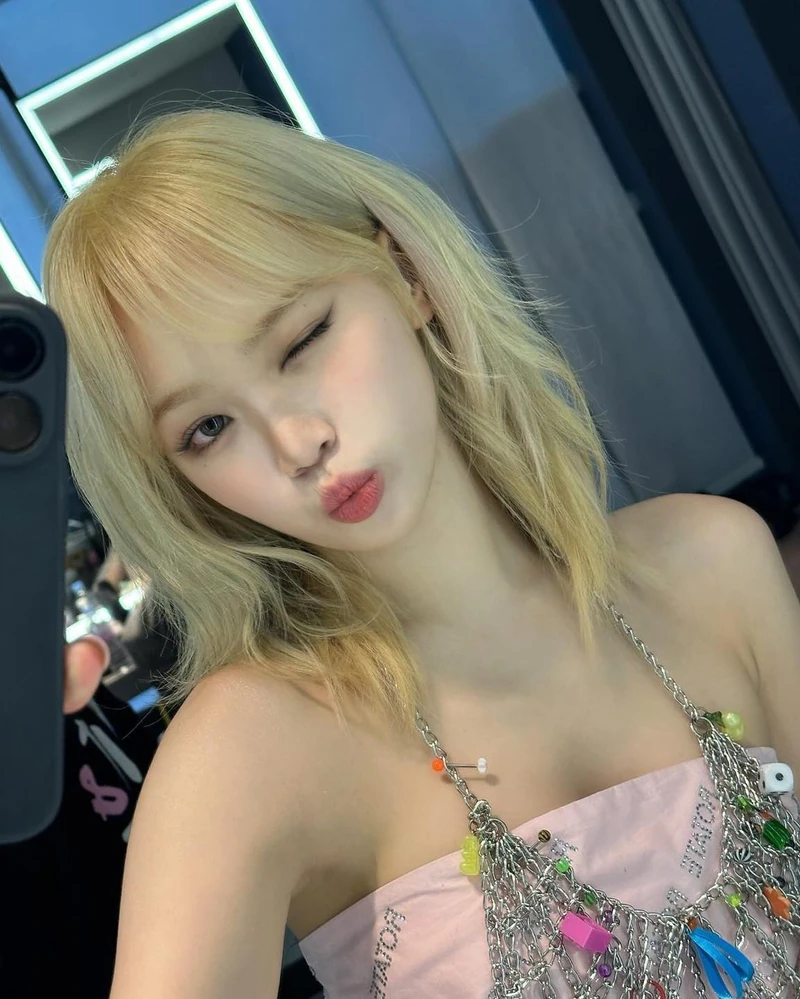 금발 여신으로 돌아온 셀럽 3💛
아이유, 채원, 윈터🧝🏻♀️ 애쉬부터 레몬 금발까지🍋 다 찰떡이야 이미지2