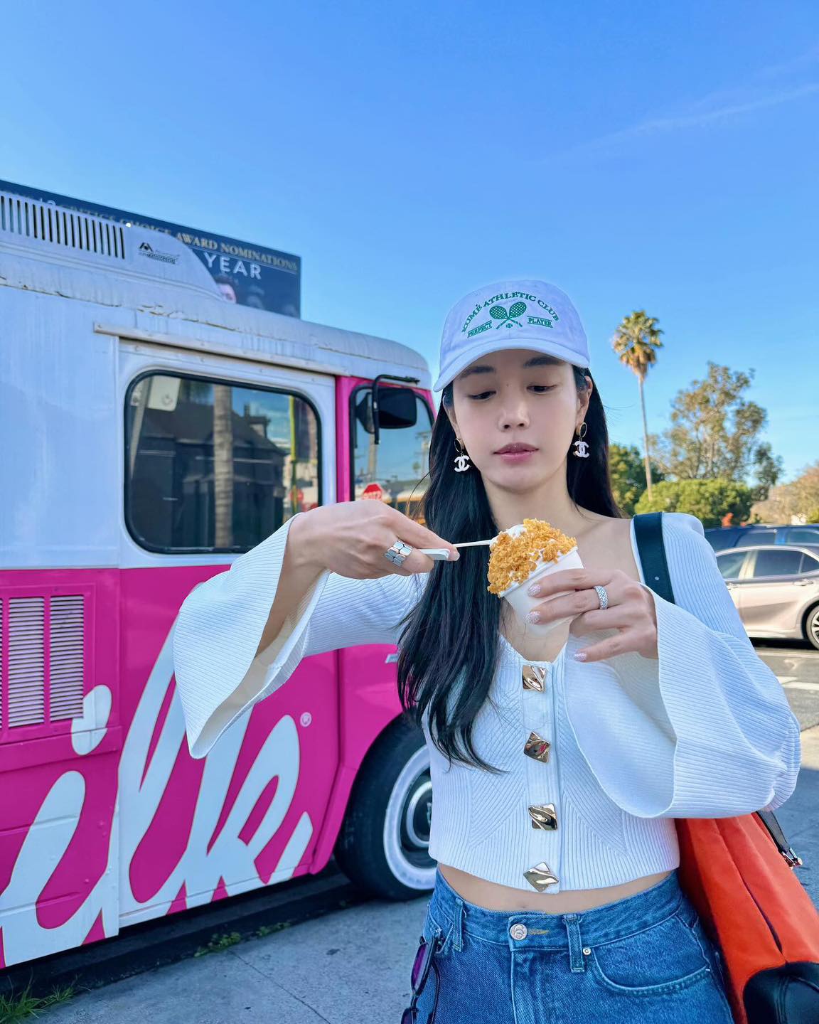 봄에 데이트룩으로 좋은 가디건🌱
셀프 포트레이트🖤 자켓처럼 보이는 가디건으로 단정하게💫 이미지8