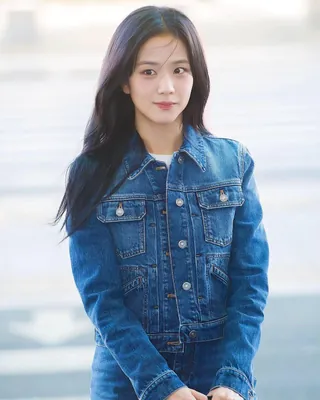 디올쇼 보러가는 지수와 민규💙
청순한 청청패션 지수와 미니멀룩 민규🖤 공항패션 구경해🔍 이미지