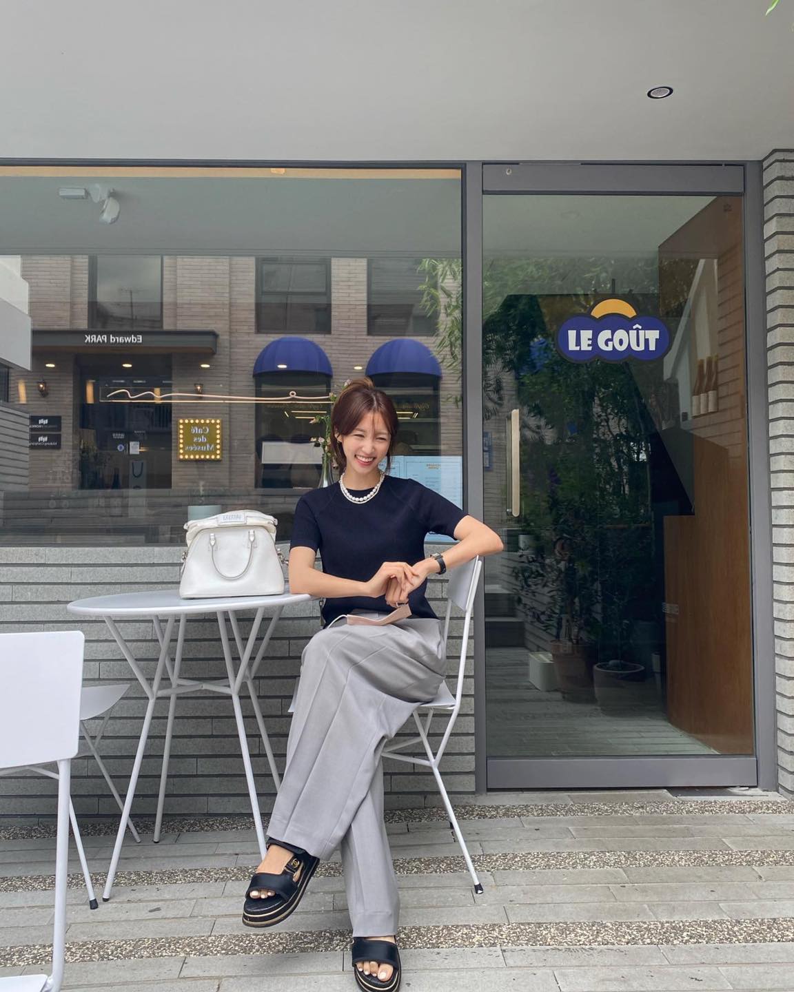 봄 출근룩으로 반팔니트 준비🤍
3월엔 아우터에 반팔니트 코디로 단정하게☑️ 몇 번이@이뻐?🌱 이미지