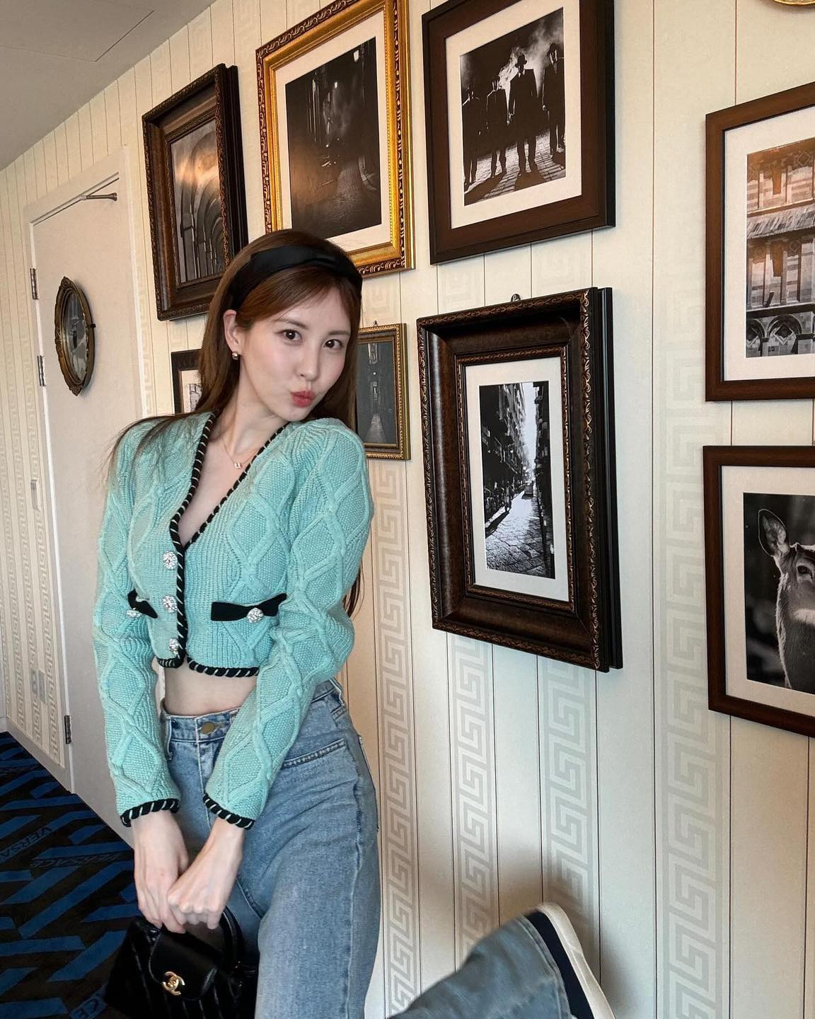 봄에 데이트룩으로 좋은 가디건🌱
셀프 포트레이트🖤 자켓처럼 보이는 가디건으로 단정하게💫 이미지