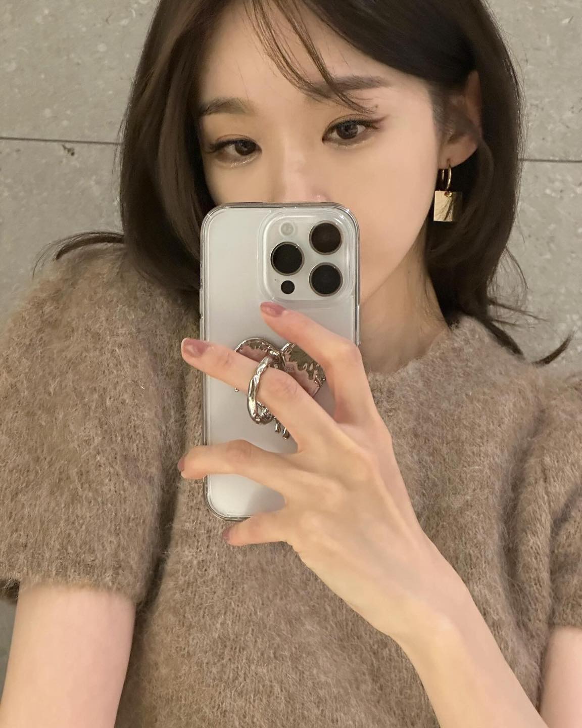 봄 출근룩으로 반팔니트 준비🤍
3월엔 아우터에 반팔니트 코디로 단정하게☑️ 몇 번이@이뻐?🌱 이미지
