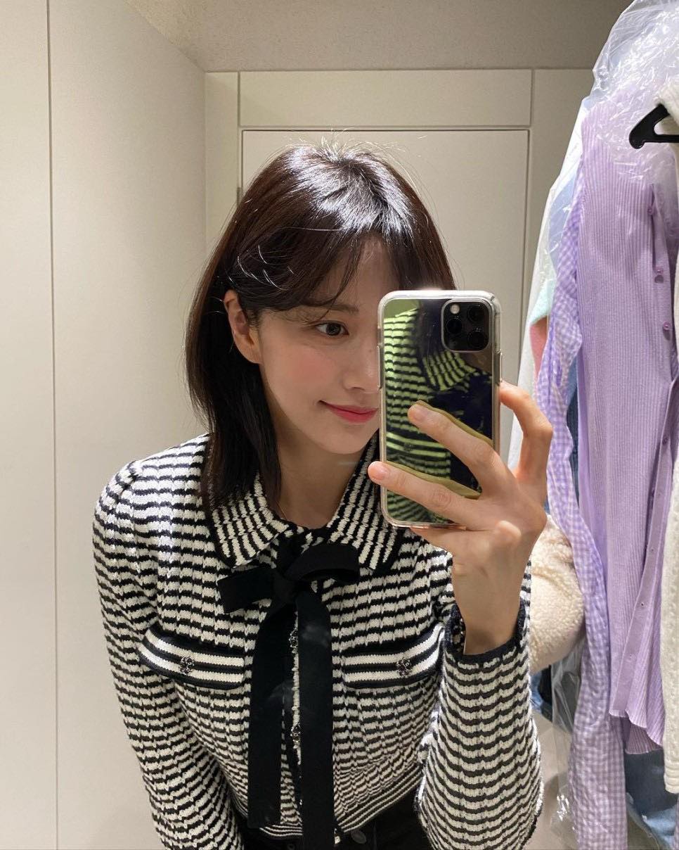 봄에 데이트룩으로 좋은 가디건🌱
셀프 포트레이트🖤 자켓처럼 보이는 가디건으로 단정하게💫 이미지6