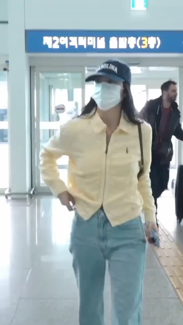 봄재킷 코디에 참고🏇💛크리스탈 폴로룩 이미지