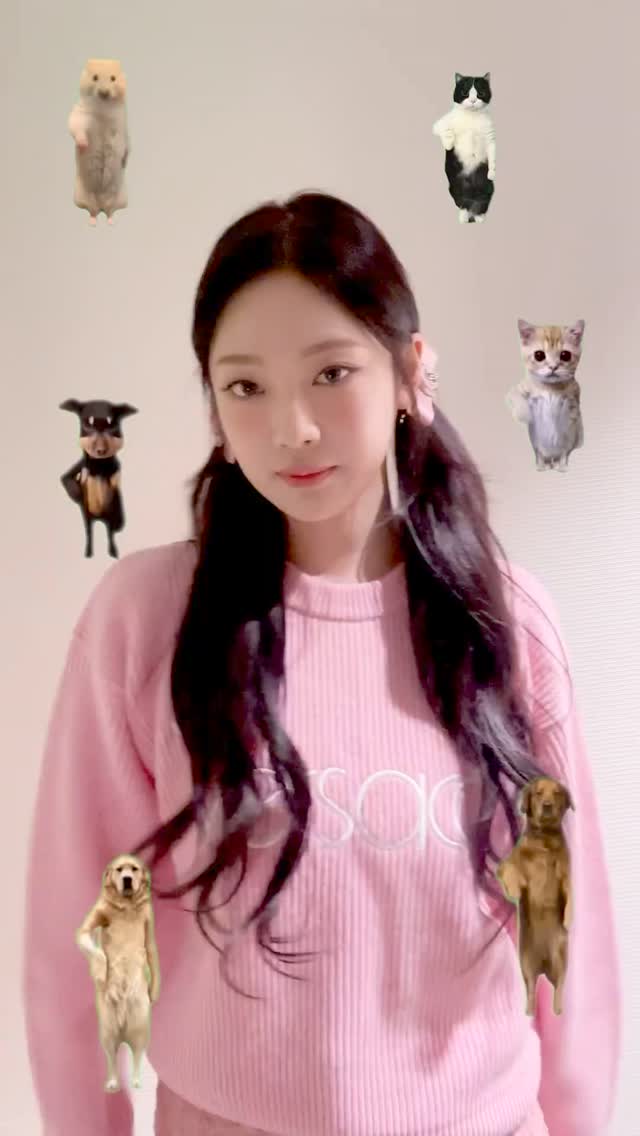 사랑스러운 닝닝 샤워송 릴스🐯🩷
베르사체 공주 양갈래 핑크 닝닝🎀 @너무 귀여워😍 이미지