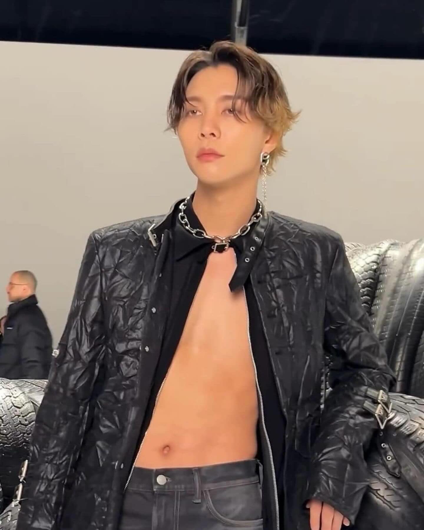 쟈니야 너무 뜨겁다❤️‍🔥@아크네 쇼
파리를 뜨겁게 달군 시카고 핫가이😼시즈니들 심장 불타는 중💚 이미지3