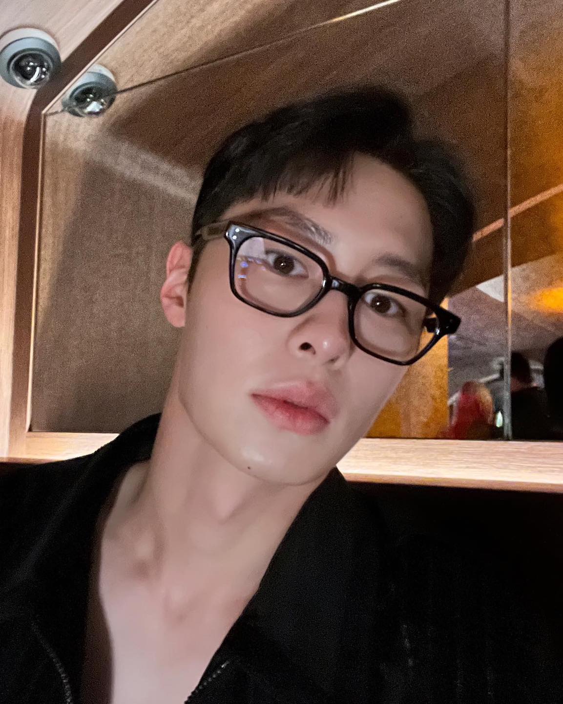 안경이 찰떡인 이재욱 남친룩🖤
근데 이제 진짜 남친이 되어버린🫢 그가 섹시한 맹구였다니...🧑🏻🏫 이미지5