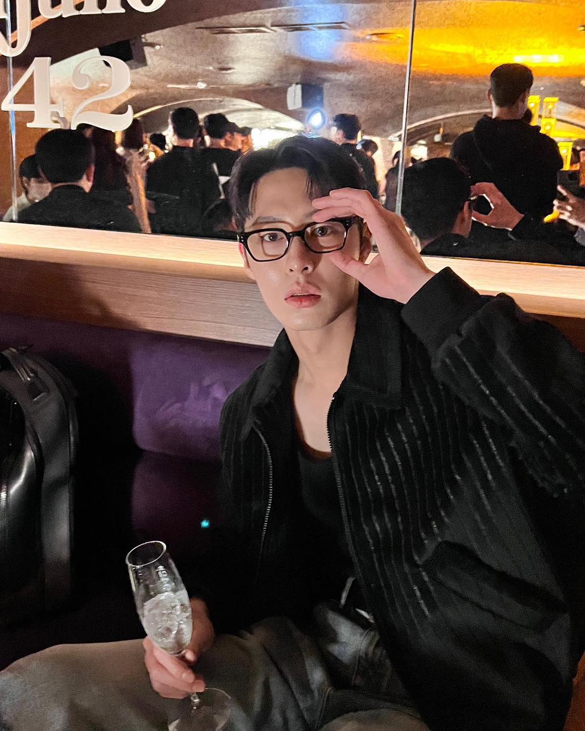 안경이 찰떡인 이재욱 남친룩🖤
근데 이제 진짜 남친이 되어버린🫢 그가 섹시한 맹구였다니...🧑🏻🏫 이미지2