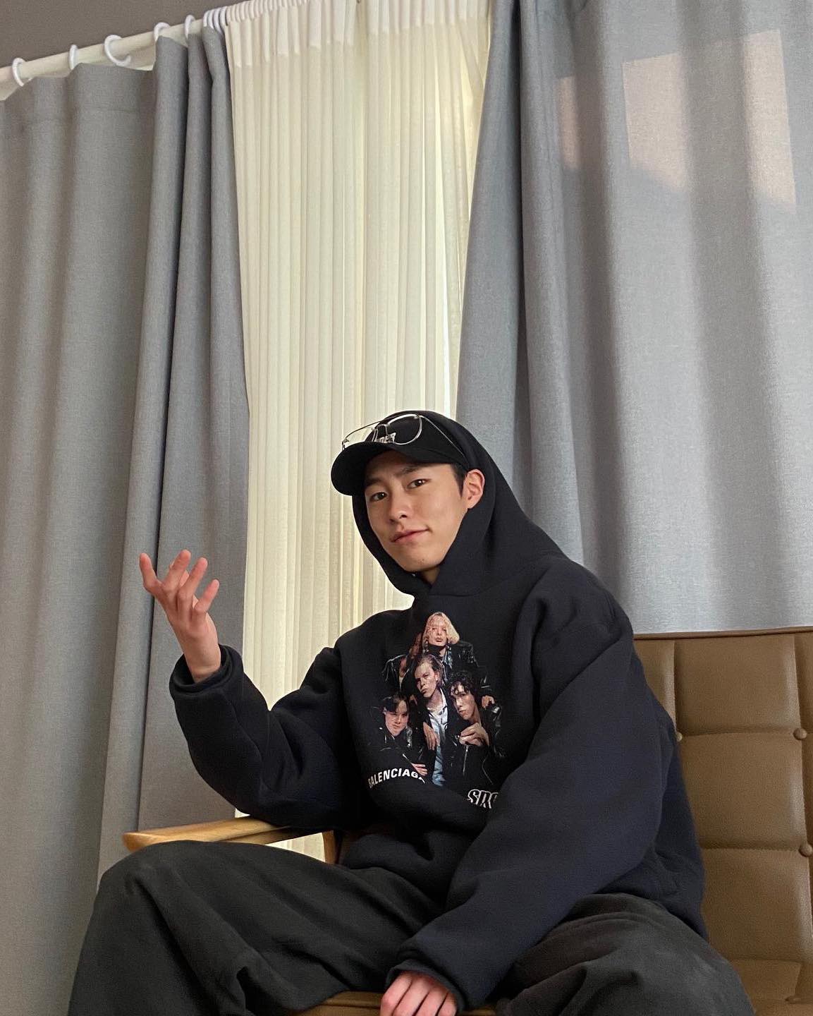 안경이 찰떡인 이재욱 남친룩🖤
근데 이제 진짜 남친이 되어버린🫢 그가 섹시한 맹구였다니...🧑🏻🏫 이미지7