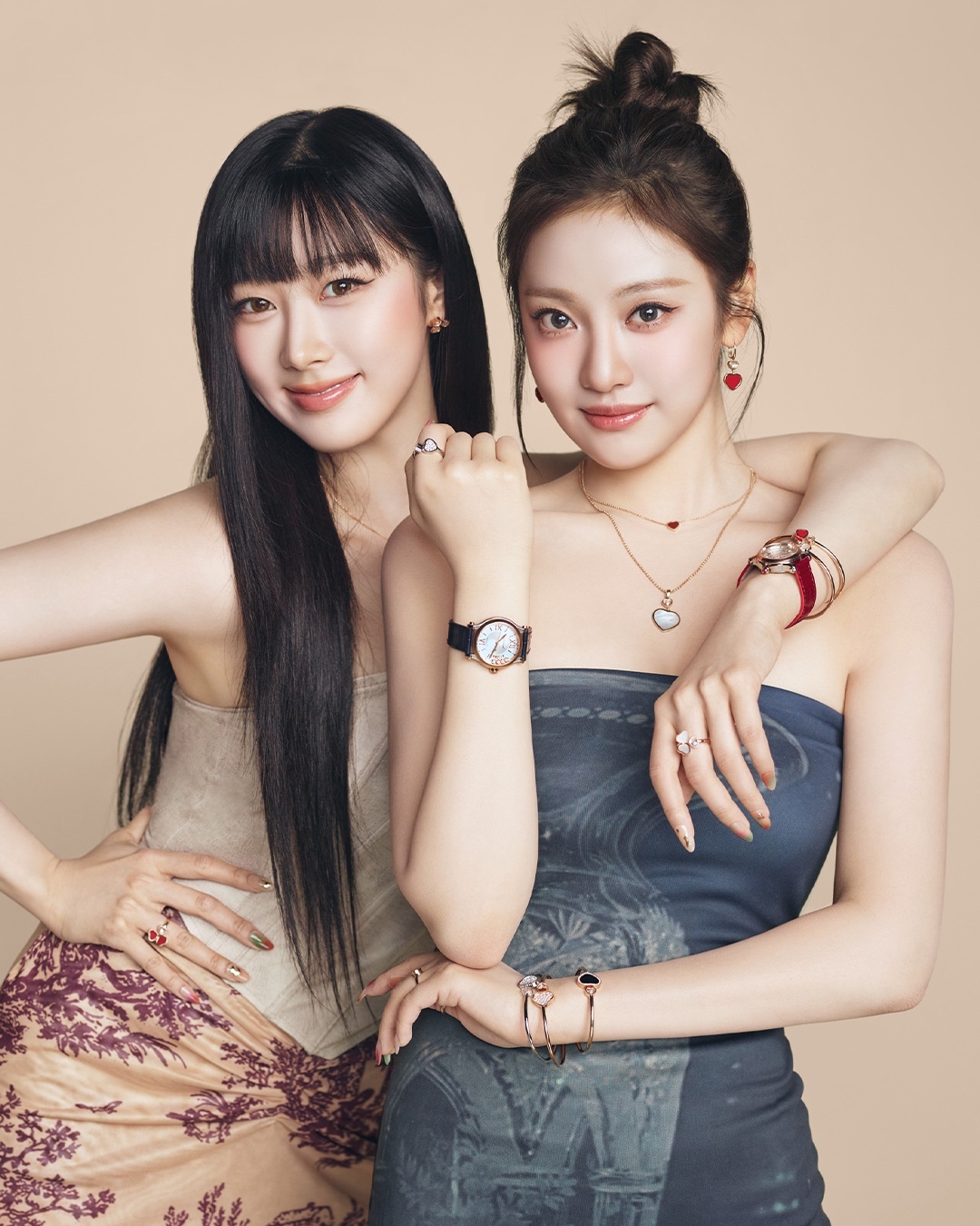 에스파 X 쇼파드🧡빛나는 비주얼​
해피 컬렉션 워치&주얼리🤍화이트데이 선물@이거다💎#광고​
​
주얼리 브랜드 쇼파드가 글로벌 앰버서더 에스파와 함께 해피 컬렉션을 새롭게 공개했습니다. 쇼파드는 이번 캠페인에서 하트를 모티브로 한 ‘해피 하트’와 ‘마이 해피 하츠’ 컬렉션, 메종의 아이코닉한 모델인 ‘해피 스포츠’ 워치를 에스파만의 러블리한 방식으로 재해석했는데요. 캠페인 속 에스파는 해피 컬렉션 워치와 주얼리를 각자의 스타일로 믹스 매치하여 사랑스러운 봄 스타일링을 완성하였습니다.​
​
이번 화이트데이에는 사랑과 행운이 담긴 쇼파드 주얼리 선물로 마음을 전해보는 건 어떨까요? 💝​ 이미지7